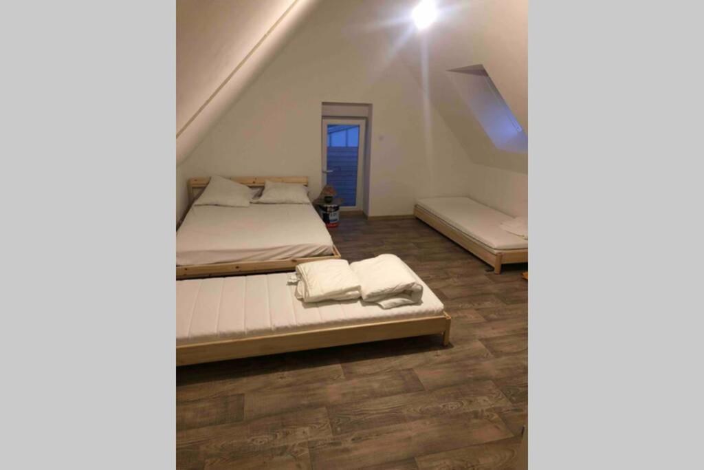 Charmante Maison A Deux Pas De La Mer Gouville-sur-Mer Екстериор снимка